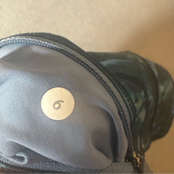 Lululemon Run Top Speed Crop Leggings Blue Floral Backdrop High Rise Size 6 - Picture 5 of 6